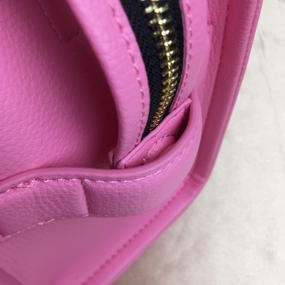 Marc Jacobs Vibrant Pink Tote - Picture 3 of 9